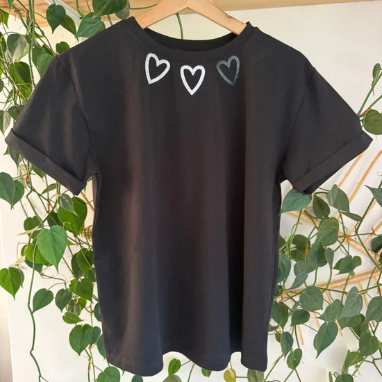 Camiseta Negra Corazones Brillo - Gracies