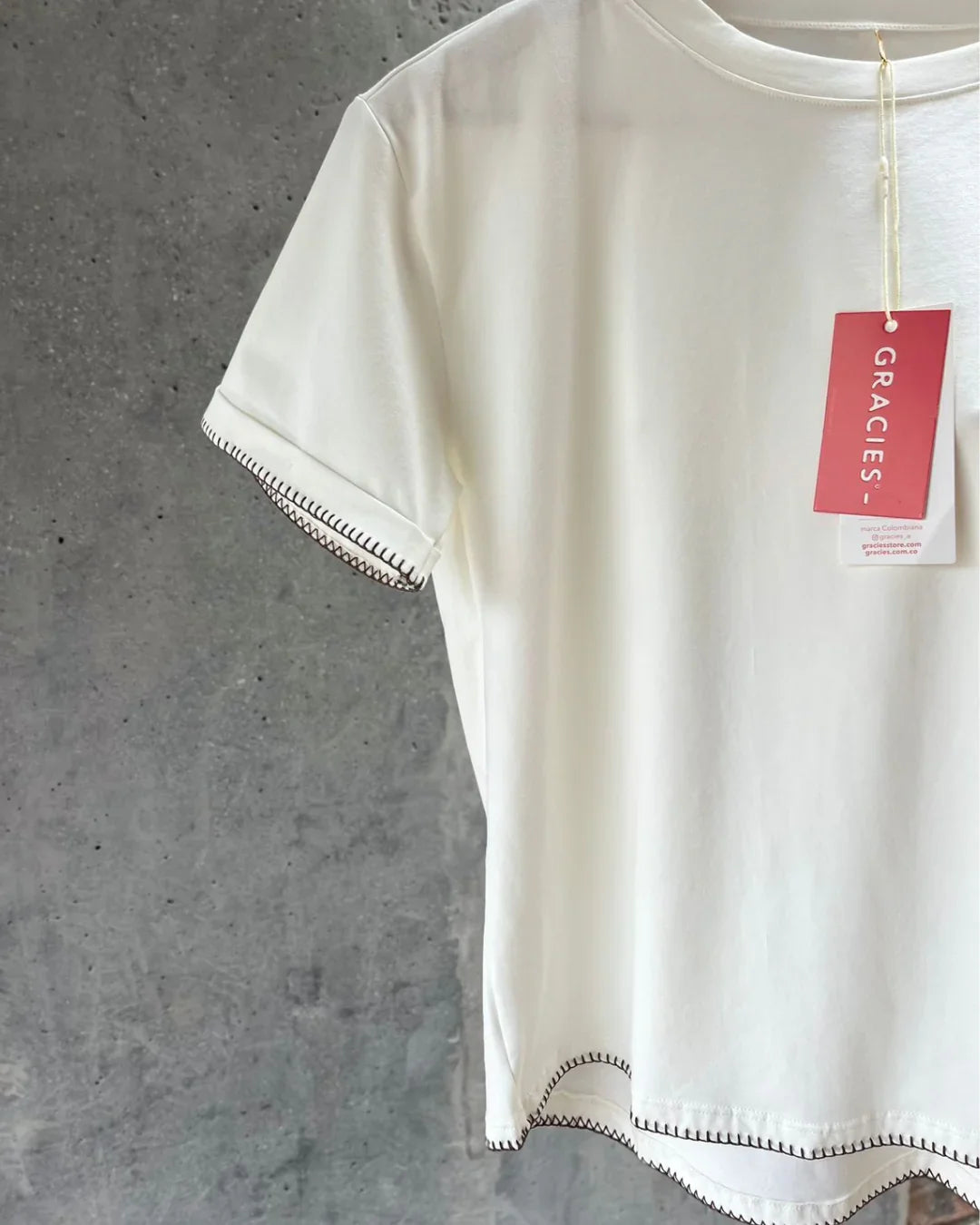 Camiseta Básica Borde Chocolate - Gracies