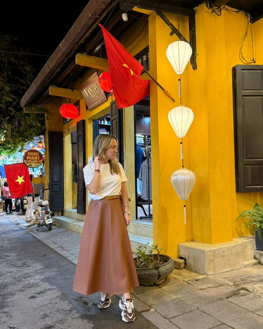 Falda Midi Efecto Cuero Caramelo - Gracies