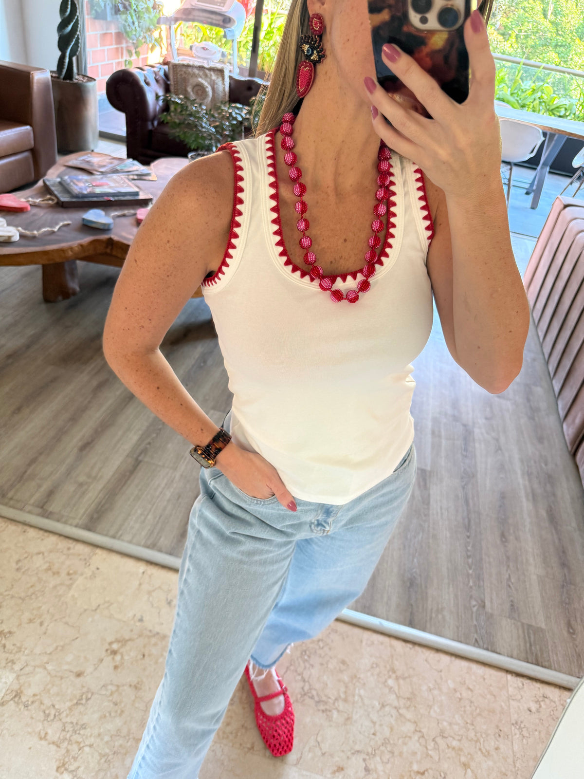 Tank Top Bordado Rojo 