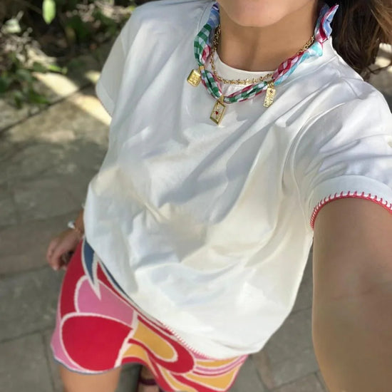 Camiseta Básica Bordado Fucsia - Gracies