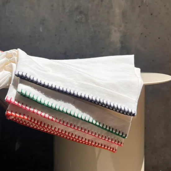 Camiseta Básica Bordada azul - Gracies