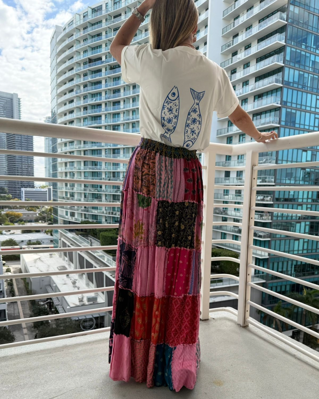 Camiseta blanca de peces para mujer para ir a una fiesta en la playa