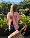 Camiseta Rosada Llueven Corazones 